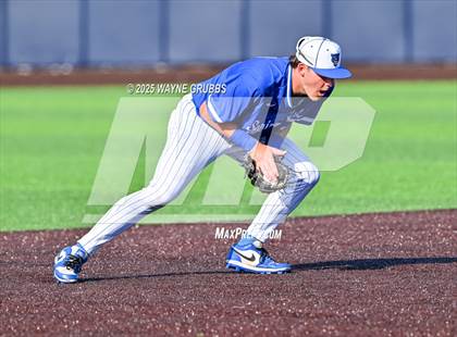 Thumbnail 1 in Carthage vs. Spring Hill (UIL 4A D2 Region Final Game 3) photogallery.