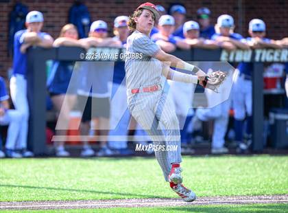 Thumbnail 1 in Carthage vs. Spring Hill (UIL 4A D2 Region Final Game 3) photogallery.