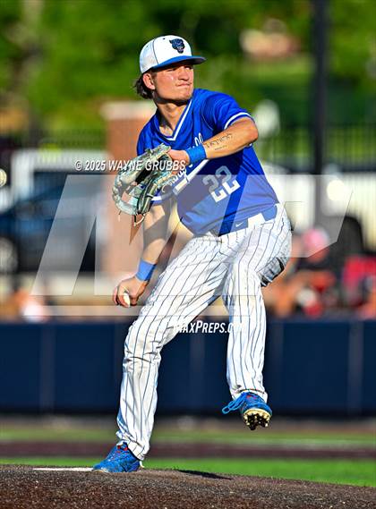 Thumbnail 1 in Carthage vs. Spring Hill (UIL 4A D2 Region Final Game 3) photogallery.