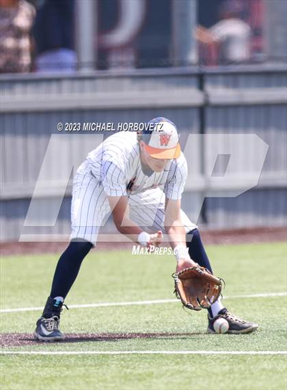 Thumbnail 1 in Wakeland vs. Poteet (UIL 5A Regional Quarterfinals) photogallery.