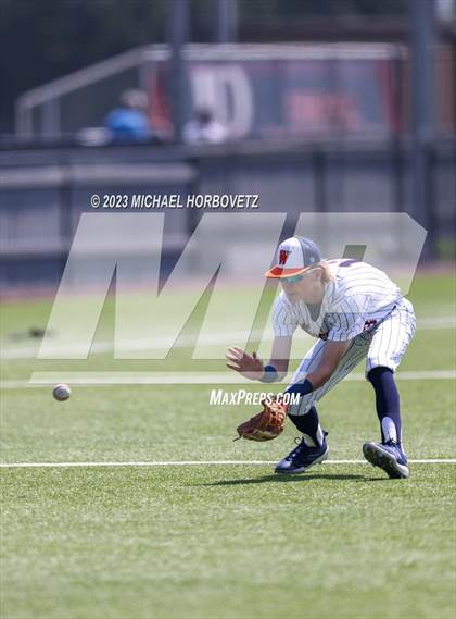 Thumbnail 1 in Wakeland vs. Poteet (UIL 5A Regional Quarterfinals) photogallery.