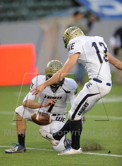 Thumbnail 1 in Central Catholic vs. Santa Fe Christian (CIF State D4 Final) photogallery.