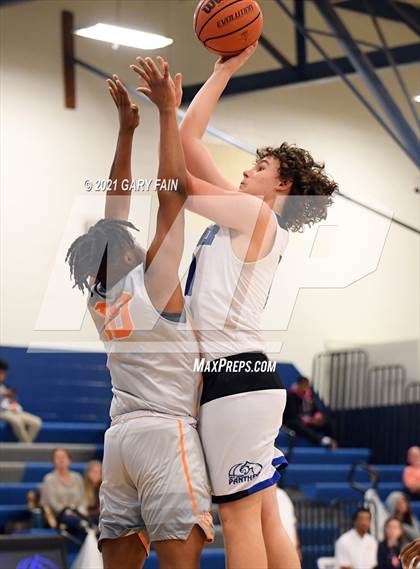 Thumbnail 3 in East Ridge vs Sale Creek (Battle At The Creek) photogallery.