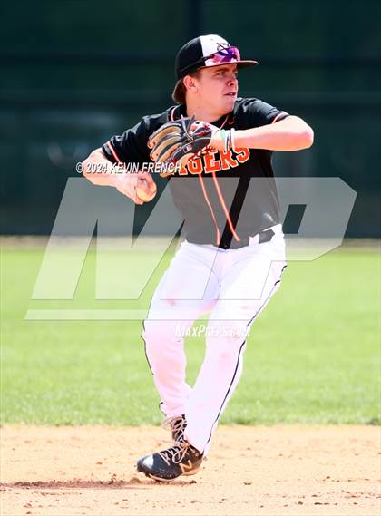 Thumbnail 2 in Grant Union @ Yamhill-Carlton (Coach Bob National Invitational) photogallery.
