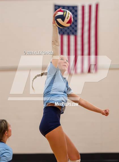 Thumbnail 3 in Johnson vs. Leander photogallery.