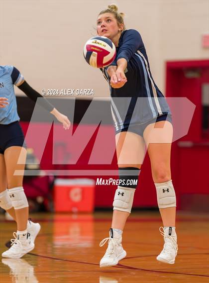 Thumbnail 3 in Johnson vs. Leander photogallery.