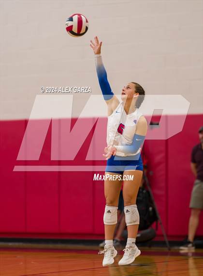 Thumbnail 3 in Johnson vs. Leander photogallery.