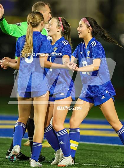 Thumbnail 1 in Clarkston @ Fife (WIAA 2A Playoffs) photogallery.