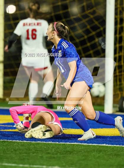 Thumbnail 2 in Clarkston @ Fife (WIAA 2A Playoffs) photogallery.