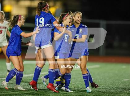 Thumbnail 3 in Clarkston @ Fife (WIAA 2A Playoffs) photogallery.