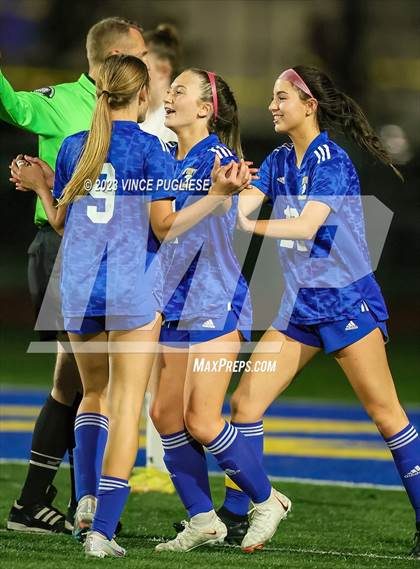 Thumbnail 3 in Clarkston @ Fife (WIAA 2A Playoffs) photogallery.