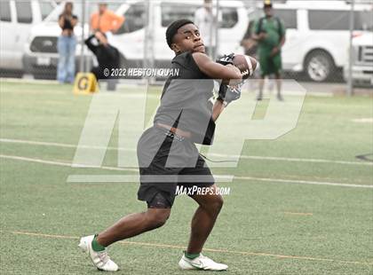 Thumbnail 3 in Tesoro vs. Long Beach Poly (Surf City Tournament) photogallery.
