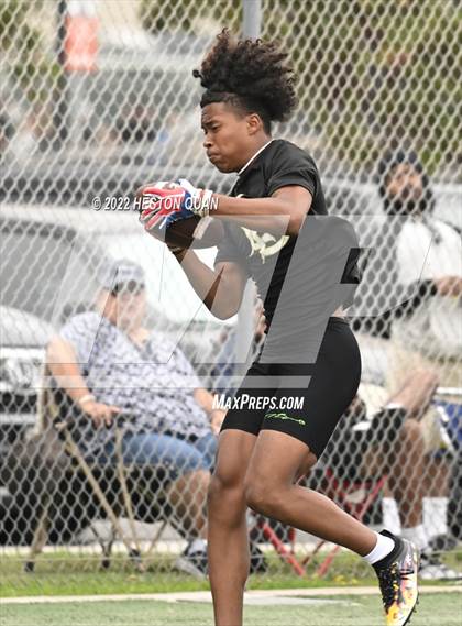 Thumbnail 3 in Tesoro vs. Long Beach Poly (Surf City Tournament) photogallery.