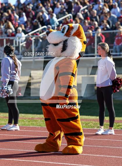 Thumbnail 3 in Nevada @ Kearney (MSHSAA Class 4 Quarterfinal) photogallery.