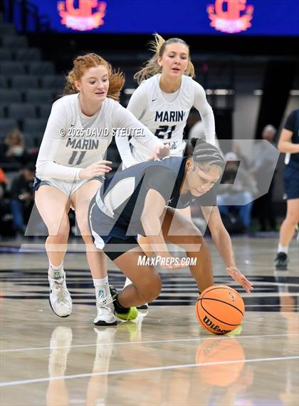 Thumbnail 3 in Mater Dei Catholic vs. Marin Catholic (CIF State D3 Final) photogallery.