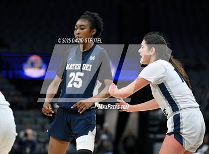 Thumbnail 2 in Mater Dei Catholic vs. Marin Catholic (CIF State D3 Final) photogallery.
