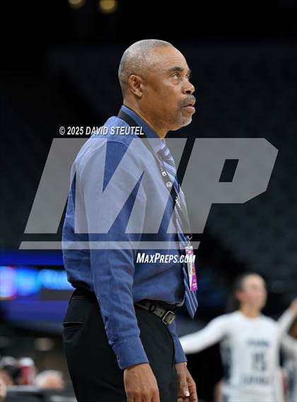 Thumbnail 3 in Mater Dei Catholic vs. Marin Catholic (CIF State D3 Final) photogallery.