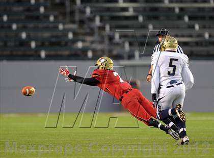 Thumbnail 2 in Central Catholic vs. Santa Fe Christian (CIF State D4 Final) photogallery.