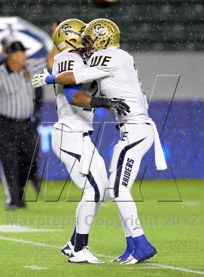 Thumbnail 3 in Central Catholic vs. Santa Fe Christian (CIF State D4 Final) photogallery.