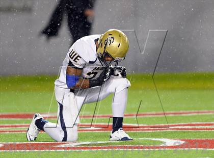 Thumbnail 3 in Central Catholic vs. Santa Fe Christian (CIF State D4 Final) photogallery.