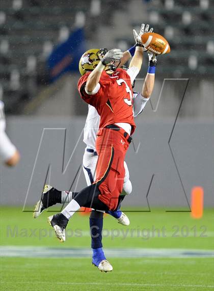 Thumbnail 3 in Central Catholic vs. Santa Fe Christian (CIF State D4 Final) photogallery.