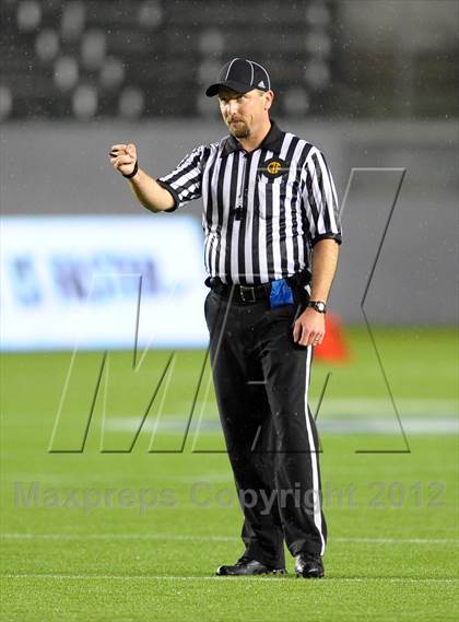 Thumbnail 3 in Central Catholic vs. Santa Fe Christian (CIF State D4 Final) photogallery.