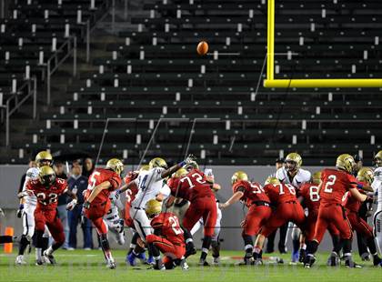 Thumbnail 1 in Central Catholic vs. Santa Fe Christian (CIF State D4 Final) photogallery.
