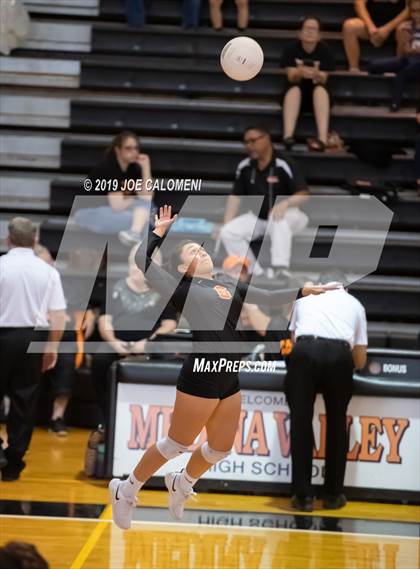 Thumbnail 1 in Harlan @ Medina Valley photogallery.