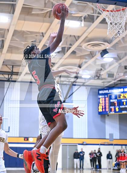 Thumbnail 2 in Reading @ Muhlenberg photogallery.