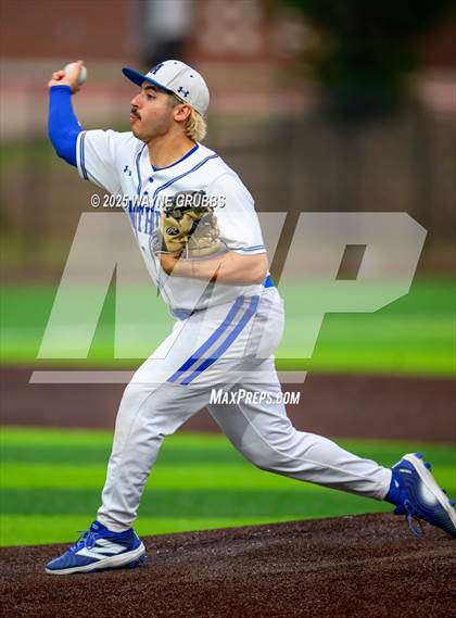 Thumbnail 3 in Spring Hill vs. Van Alstyne (UIL 4A D2 Region Semifinal) photogallery.