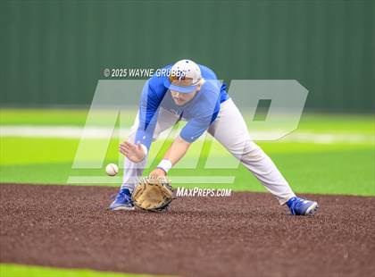 Thumbnail 1 in Spring Hill vs. Van Alstyne (UIL 4A D2 Region Semifinal) photogallery.