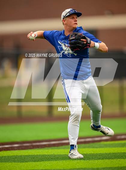 Thumbnail 3 in Spring Hill vs. Van Alstyne (UIL 4A D2 Region Semifinal) photogallery.