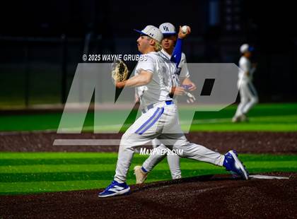 Thumbnail 3 in Spring Hill vs. Van Alstyne (UIL 4A D2 Region Semifinal) photogallery.