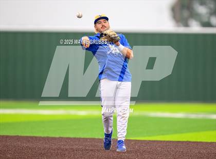 Thumbnail 3 in Spring Hill vs. Van Alstyne (UIL 4A D2 Region Semifinal) photogallery.