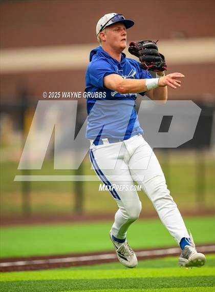 Thumbnail 2 in Spring Hill vs. Van Alstyne (UIL 4A D2 Region Semifinal) photogallery.