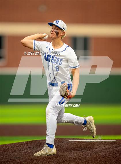 Thumbnail 1 in Spring Hill vs. Van Alstyne (UIL 4A D2 Region Semifinal) photogallery.