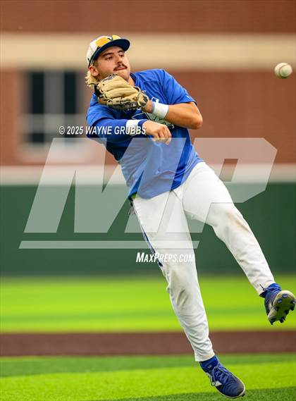 Thumbnail 1 in Spring Hill vs. Van Alstyne (UIL 4A D2 Region Semifinal) photogallery.