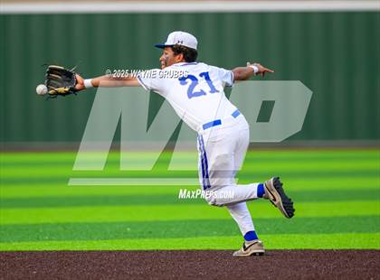Thumbnail 1 in Spring Hill vs. Van Alstyne (UIL 4A D2 Region Semifinal) photogallery.
