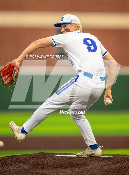 Thumbnail 3 in Spring Hill vs. Van Alstyne (UIL 4A D2 Region Semifinal) photogallery.