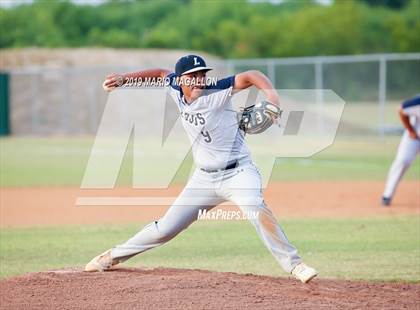 Thumbnail 2 in Lopez vs Pioneer (UIL 5A Bi-District Playoff) photogallery.