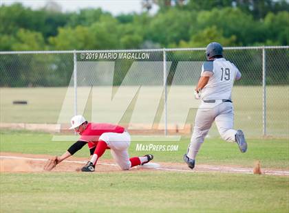 Thumbnail 2 in Lopez vs Pioneer (UIL 5A Bi-District Playoff) photogallery.