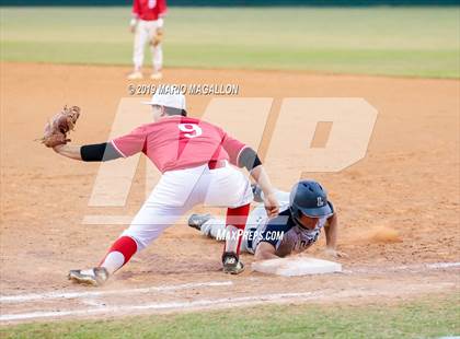 Thumbnail 3 in Lopez vs Pioneer (UIL 5A Bi-District Playoff) photogallery.