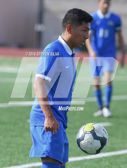 Thumbnail 2 in Calexico vs. Ramona (Grossmont Holiday Tournament) photogallery.