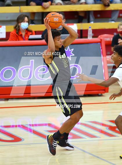 Thumbnail 2 in Capistrano Valley vs. Centennial (Mater Dei Extravaganza) photogallery.