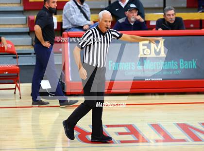 Thumbnail 1 in Capistrano Valley vs. Centennial (Mater Dei Extravaganza) photogallery.