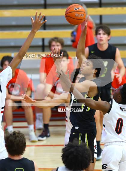 Thumbnail 2 in Capistrano Valley vs. Centennial (Mater Dei Extravaganza) photogallery.