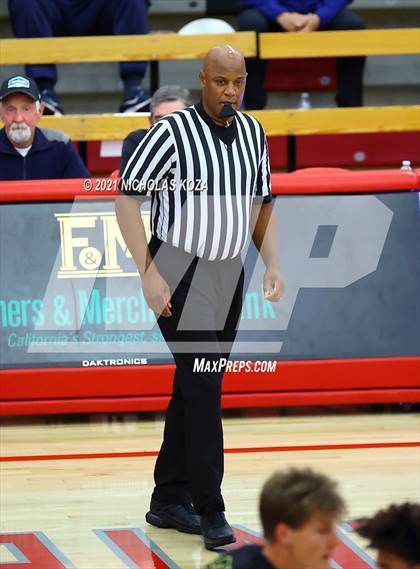 Thumbnail 2 in Capistrano Valley vs. Centennial (Mater Dei Extravaganza) photogallery.