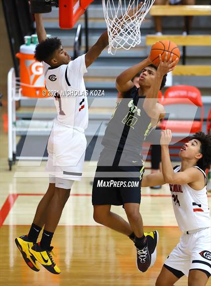 Thumbnail 2 in Capistrano Valley vs. Centennial (Mater Dei Extravaganza) photogallery.