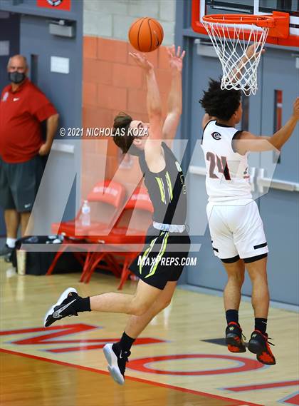 Thumbnail 2 in Capistrano Valley vs. Centennial (Mater Dei Extravaganza) photogallery.