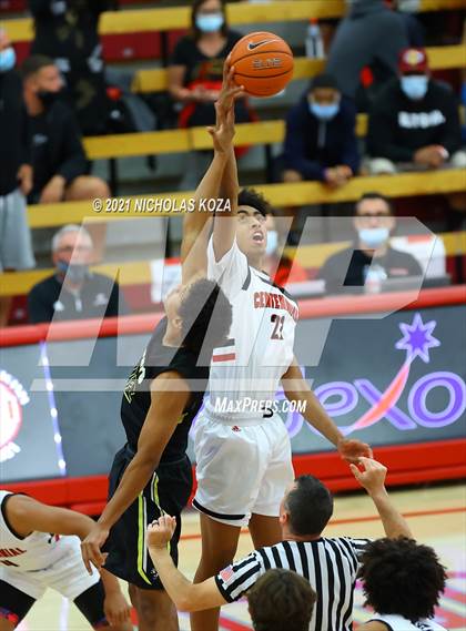 Thumbnail 2 in Capistrano Valley vs. Centennial (Mater Dei Extravaganza) photogallery.